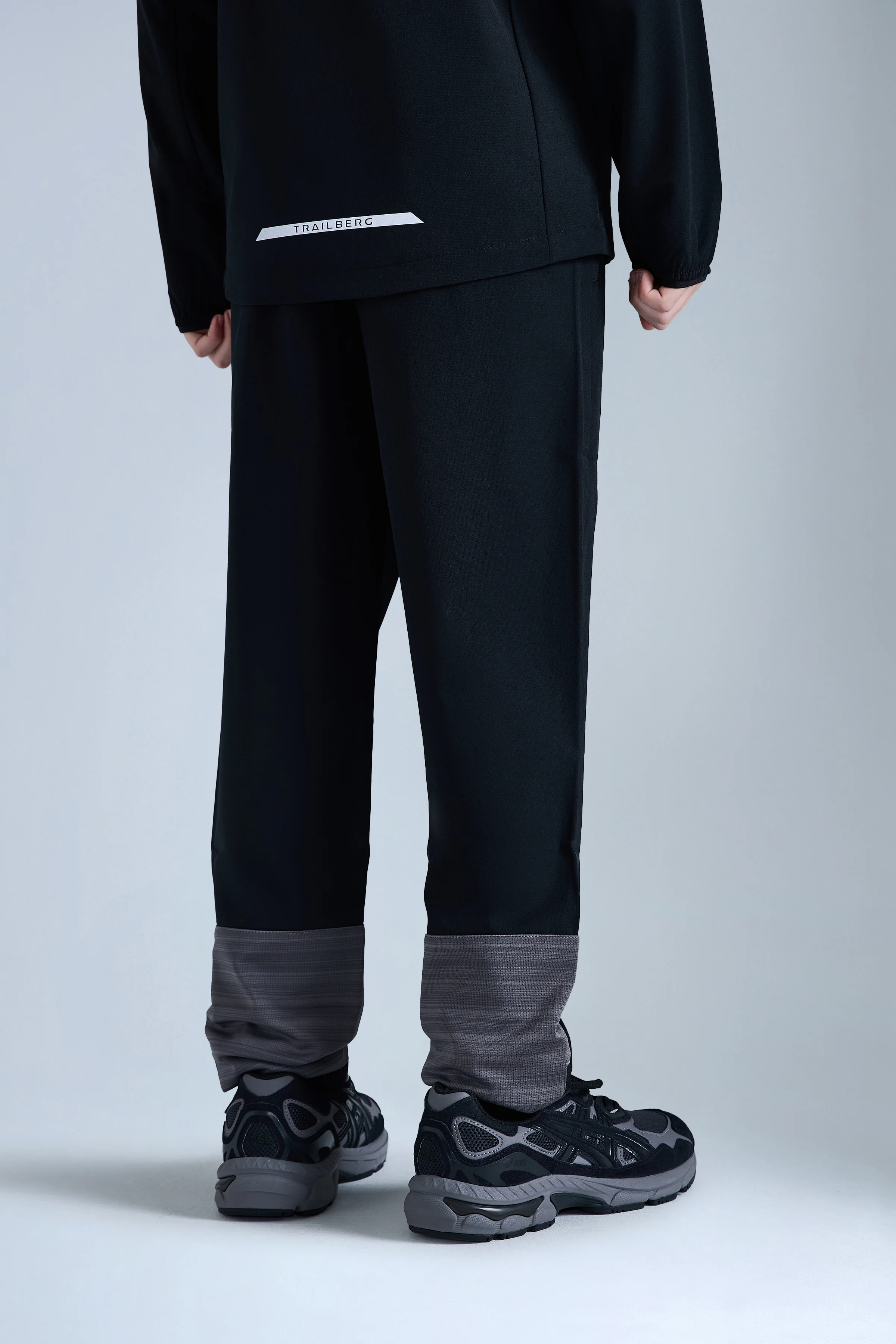 Boys Cloud 2.0 Woven Pant - Black/Urban Smoke - Image 4
