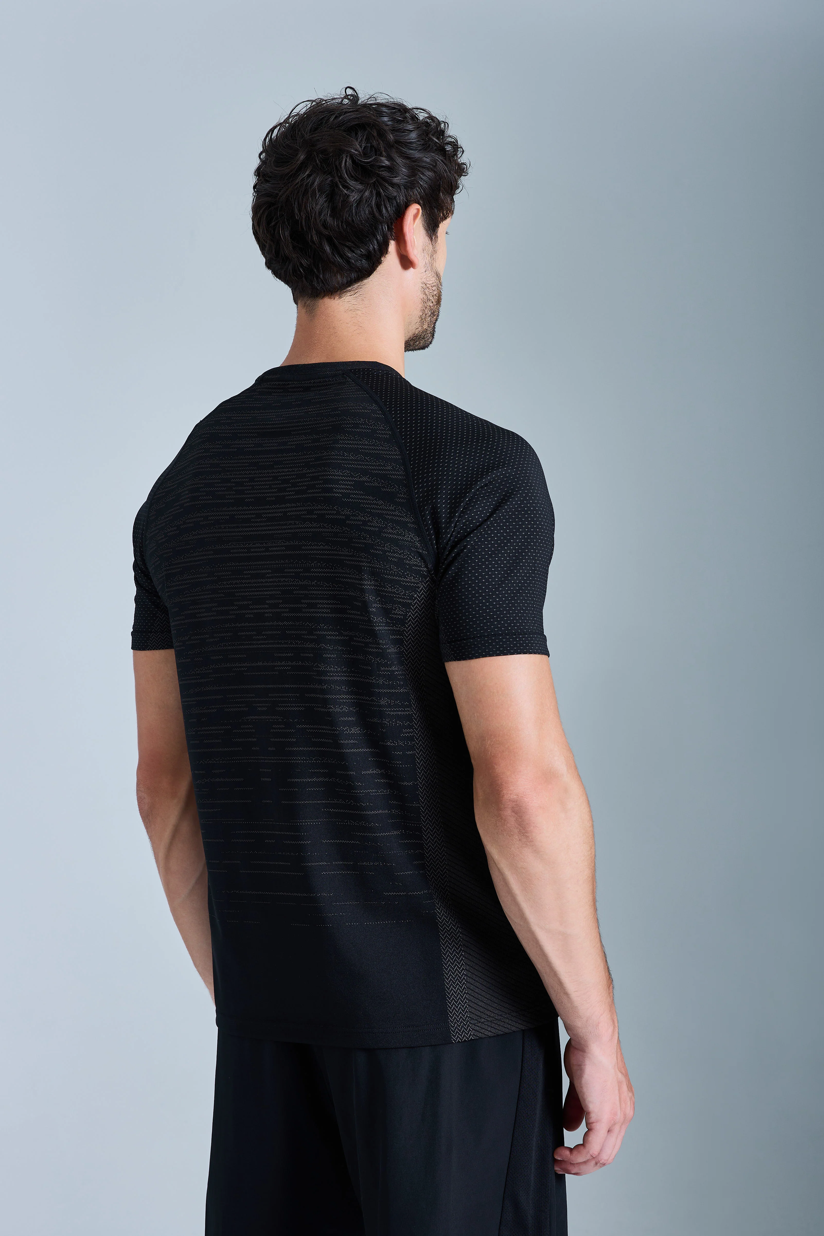 Form Seamless Tee - Black/Moon Grey - Image 4