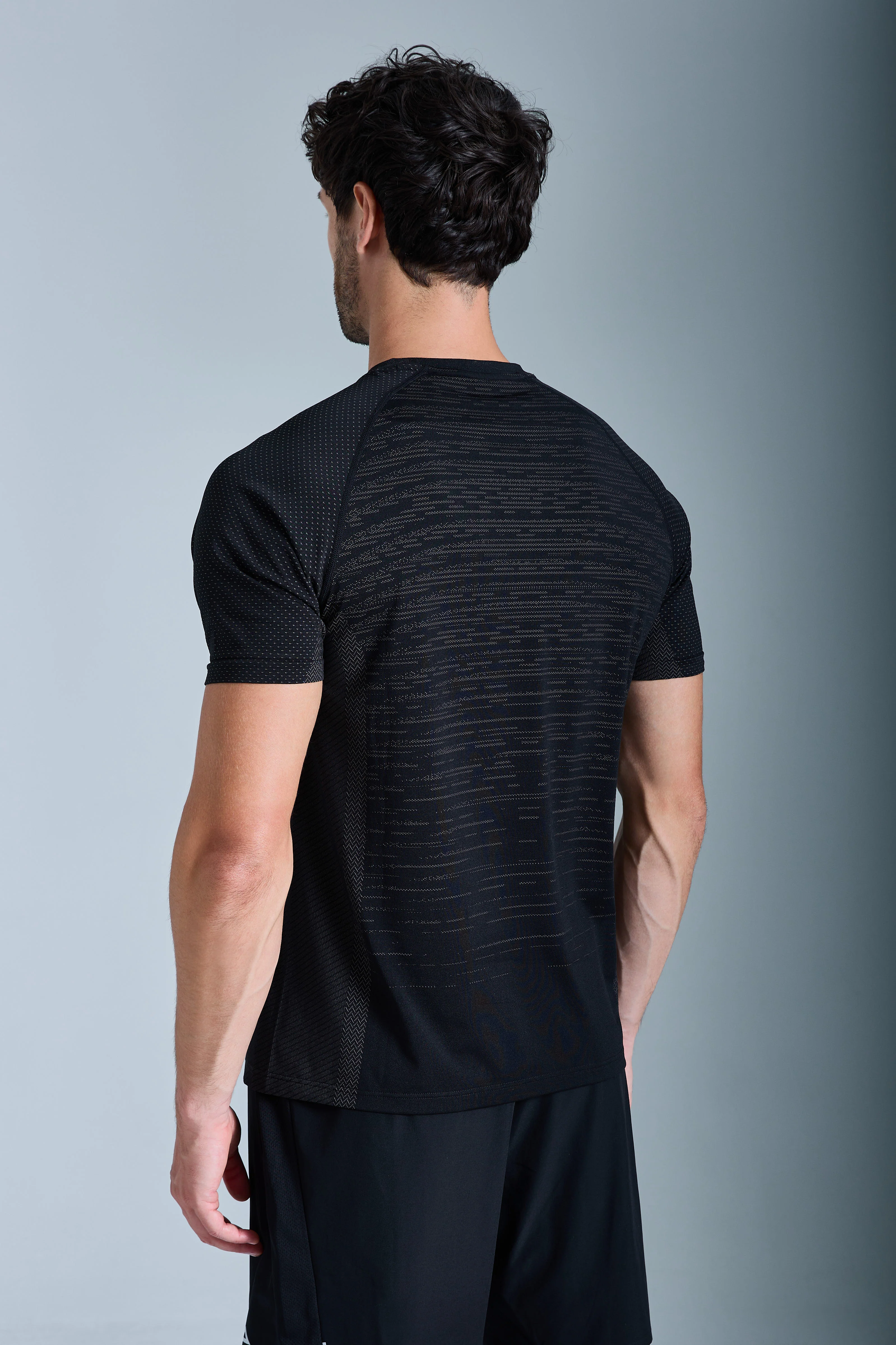 Form Seamless Tee - Black/Moon Grey - Image 5