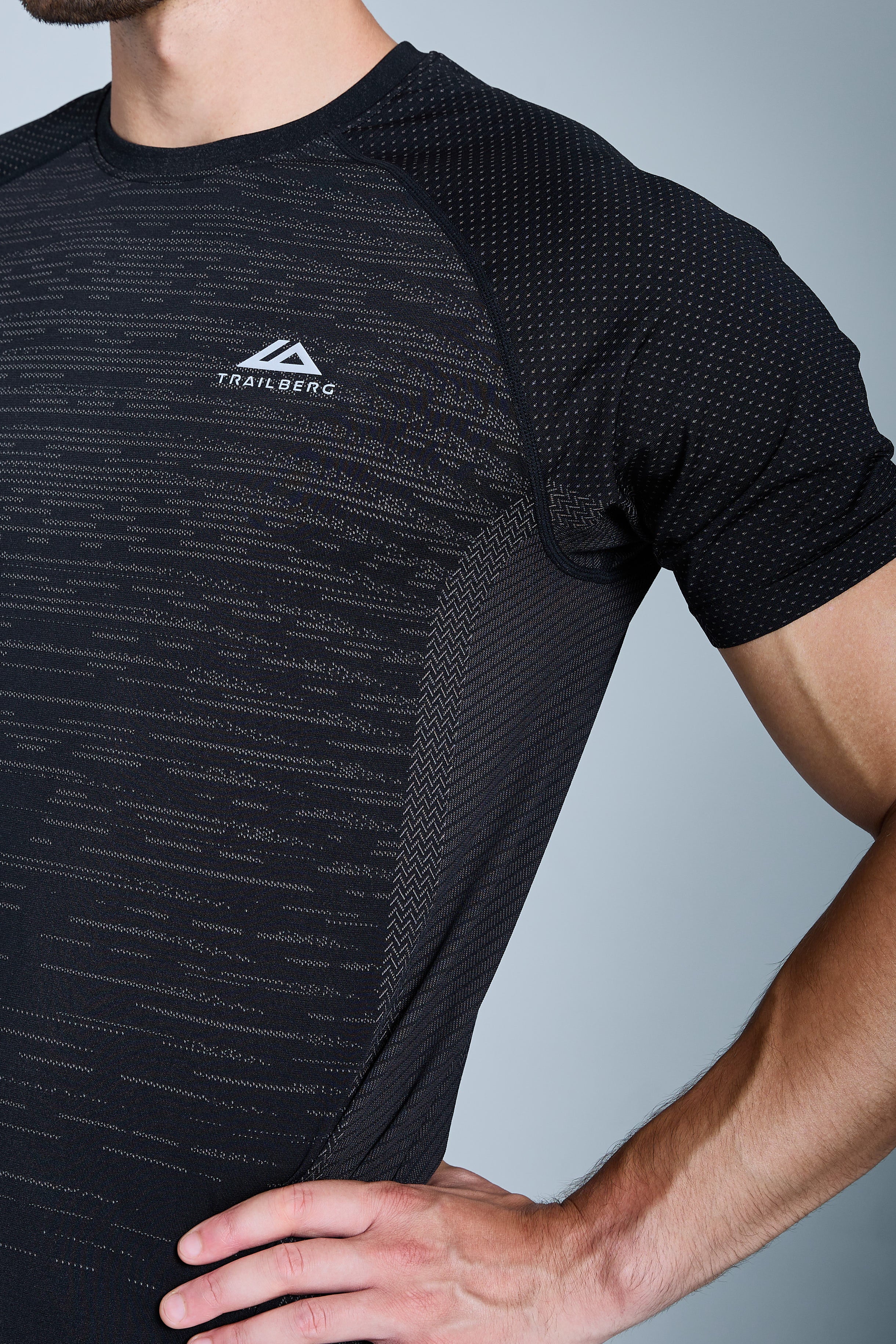 Form Seamless Tee - Black/Moon Grey - Image 6