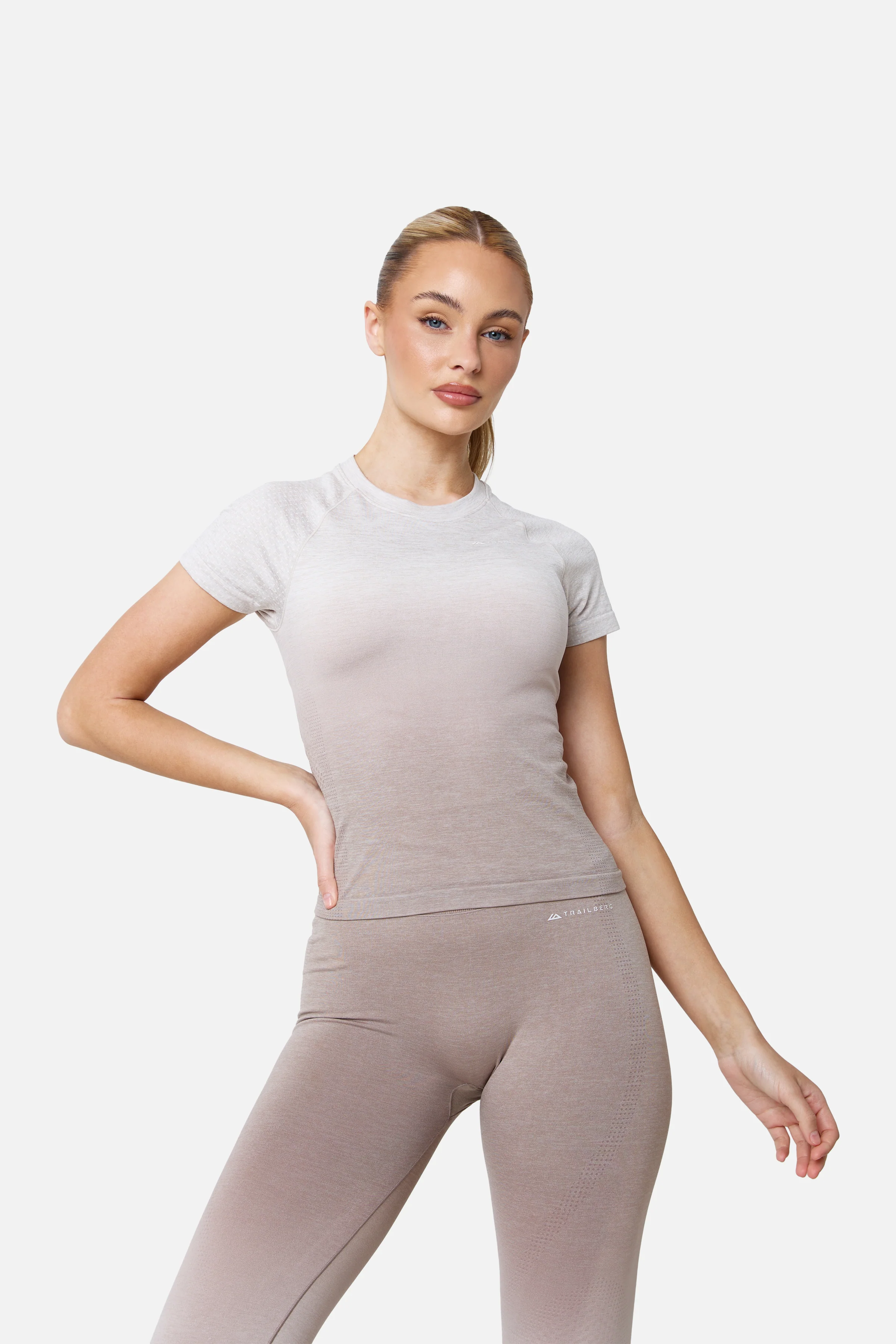 Womens Evocurve Seamless Tee - Pebble Stone / Pale Taupe / Frosted Ridge - Image 3