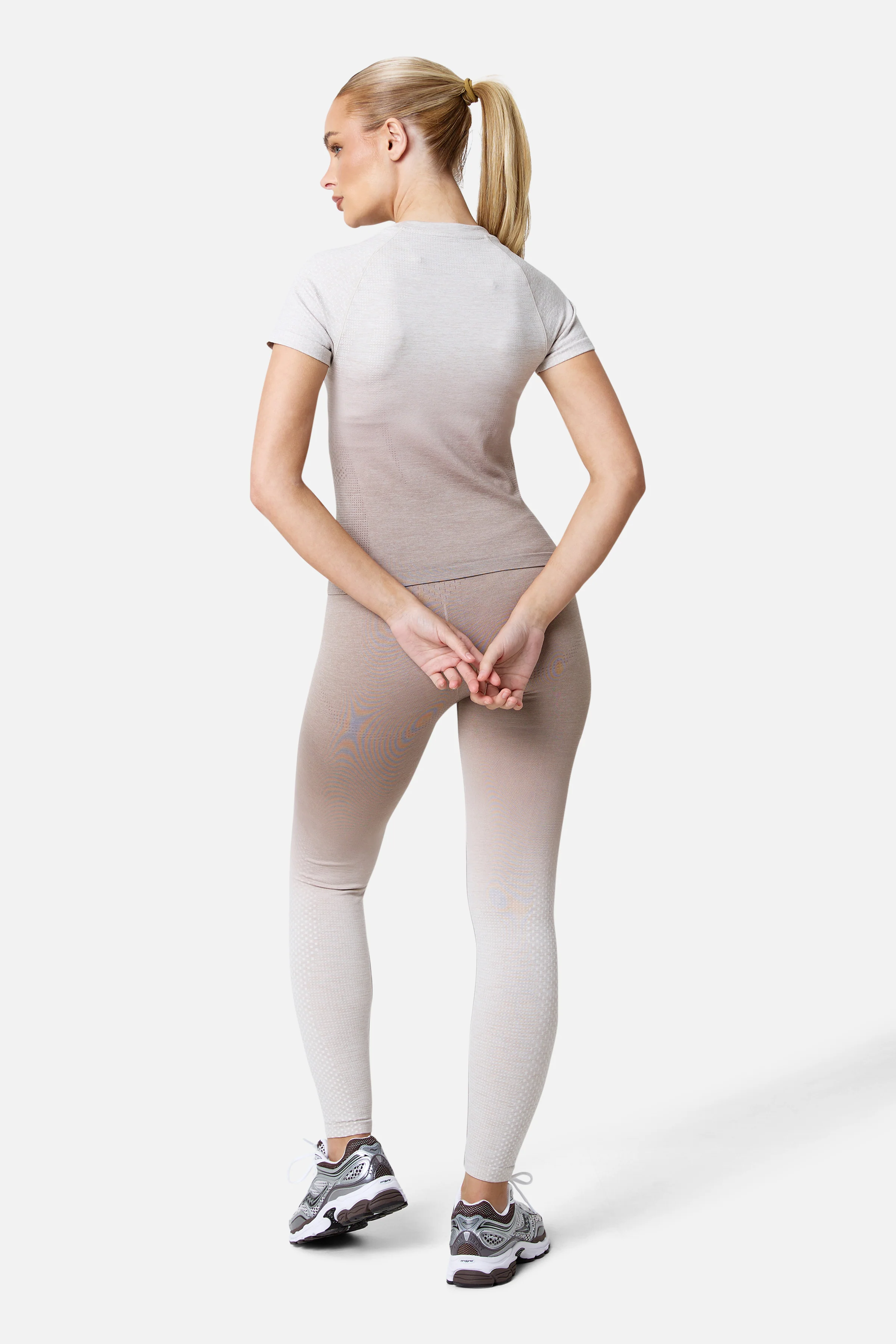 Womens Evocurve Seamless Tee - Pebble Stone / Pale Taupe / Frosted Ridge - Image 5